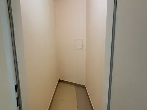 Prodej obchodního prostoru, Karlovy Vary, Divadelní náměstí, 100 m2