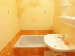 Pronájem bytu 2+kk, Praha - Záběhlice, Trenčínská, 43 m2