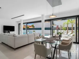 Prodej rodinného domu, Guardamar del Segura, Španělsko, 194 m2