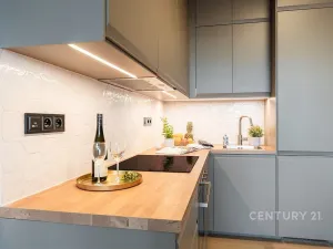 Pronájem bytu 1+kk, Praha, Kolbenova, 40 m2