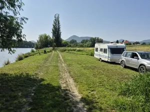 Prodej pole, Píšťany, 5816 m2