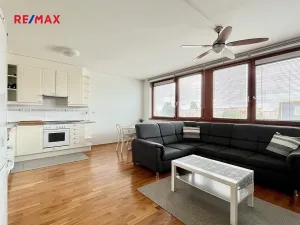 Pronájem bytu 2+kk, Praha - Vršovice, Ruská, 57 m2