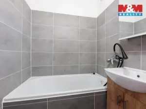 Pronájem bytu 1+1, Cheb, Kasární náměstí, 30 m2