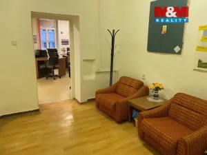 Pronájem kanceláře, Bruntál, Zámecké nám., 76 m2