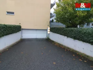 Prodej garážového stání, Praha, U Hostavického potoka, 10 m2