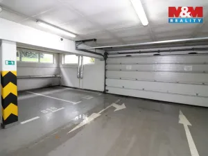 Prodej garážového stání, Praha, U Hostavického potoka, 10 m2