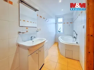 Prodej bytu 2+1, Teplice - Trnovany, Masarykova třída, 67 m2