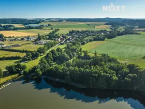 Prodej komerční nemovitosti, Buzice, 1800 m2