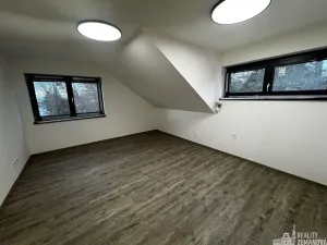 Pronájem bytu 2+kk, Jesenice, Hlavní, 47 m2