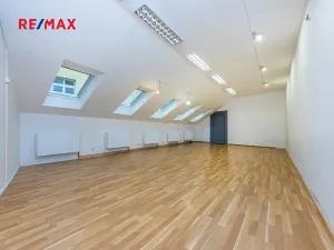 Prodej kanceláře, Praha - Vršovice, 28. pluku, 146 m2