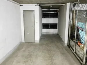 Pronájem garáže, Praha - Košíře, Zahradníčkova, 50 m2