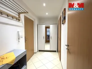 Pronájem bytu 1+kk, Praha - Hloubětín, Nademlejnská, 37 m2