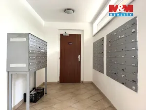 Pronájem bytu 1+kk, Praha - Hloubětín, Nademlejnská, 37 m2