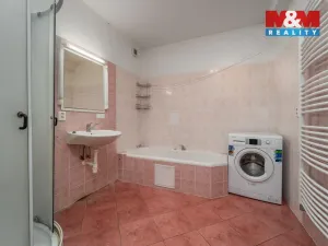 Prodej rodinného domu, Zlín - Louky, Růžová, 600 m2