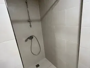 Pronájem bytu 1+kk, Praha - Vysočany, Poděbradská, 2 m2