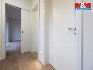 Prodej bytu 2+kk, Praha - Holyně, náměstí Pod lípou, 58 m2