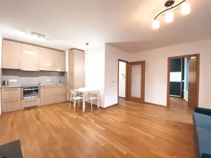 Pronájem bytu 2+kk, Praha - Kobylisy, Čumpelíkova, 52 m2