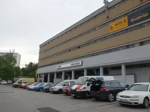 Pronájem garážového stání, Brno, Loosova, 13 m2