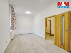 Pronájem bytu 1+1, Plzeň - Jižní Předměstí, Husova, 33 m2