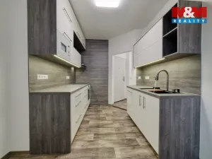 Prodej bytu 4+1, Cheb, Májová, 121 m2