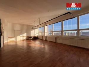 Pronájem kanceláře, Bruntál, Rýmařovská, 600 m2