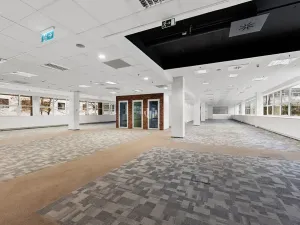 Pronájem kanceláře, Praha - Smíchov, Radlická, 1600 m2
