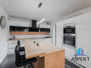 Prodej rodinného domu, Neumětely, V Chaloupkách, 220 m2