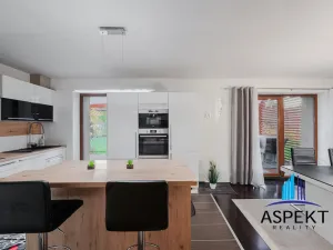 Prodej rodinného domu, Neumětely, V Chaloupkách, 220 m2