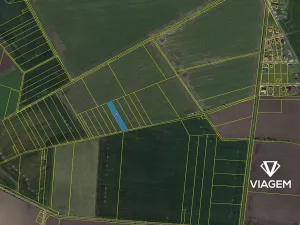 Prodej podílu pole, Charvatce, 350 m2
