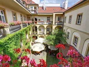 Pronájem kanceláře, Praha - Hradčany, Loretánské náměstí, 26 m2