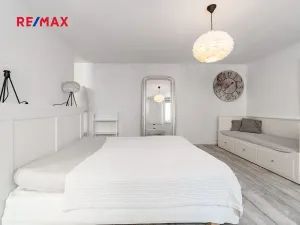 Prodej obchodního prostoru, Praha - Karlín, Pernerova, 60 m2