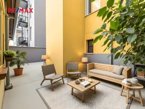 Prodej obchodního prostoru, Praha - Karlín, Pernerova, 60 m2