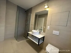 Pronájem bytu 1+kk, Zlín, Lorencova, 30 m2