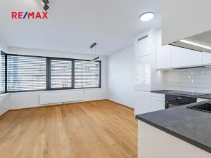 Pronájem bytu 2+kk, Praha - Nusle, Kloboučnická, 58 m2