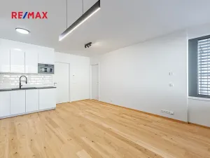 Pronájem bytu 2+kk, Praha - Nusle, Kloboučnická, 58 m2