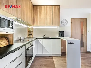 Pronájem bytu 1+kk, Praha - Horní Měcholupy, Padovská, 35 m2