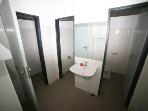 Pronájem obchodního prostoru, Praha - Troja, Lodžská, 218 m2