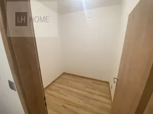 Prodej obchodního prostoru, Karlovy Vary, 76 m2