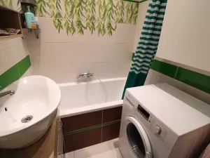 Prodej bytu 3+1, Karlovy Vary, Krymská, 68 m2