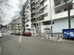 Pronájem garážového stání, Praha - Žižkov, Kališnická, 15 m2