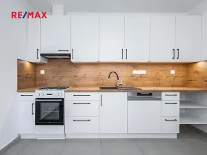 Pronájem bytu 1+1, Jindřichův Hradec, sídliště Vajgar, 37 m2