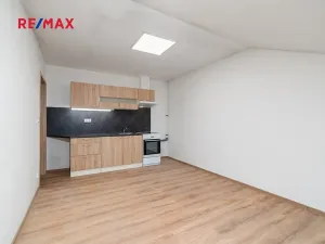 Pronájem bytu 2+kk, Plzeň, Skvrňanská, 37 m2