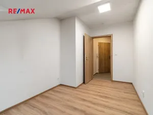 Pronájem bytu 2+kk, Plzeň, Skvrňanská, 37 m2