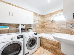 Prodej vícegeneračního domu, Jenštejn, 200 m2