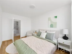 Prodej bytu 4+kk, Praha - Kobylisy, Třebenická, 73 m2