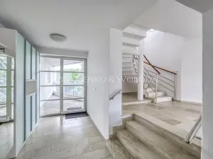 Prodej kanceláře, Křižanov, Benešovo náměstí, 530 m2