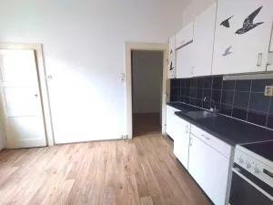 Pronájem bytu 1+1, Praha - Vršovice, Madridská, 38 m2