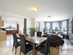 Prodej rodinného domu, Květnice, V Zelených, 300 m2