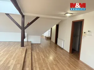 Pronájem atypického bytu, Žatec, Žižkovo náměstí, 100 m2