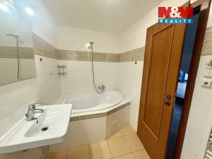 Pronájem atypického bytu, Žatec, Žižkovo náměstí, 100 m2